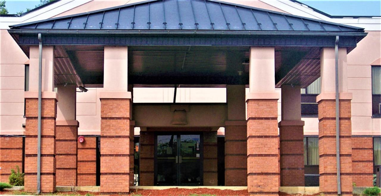 Quality Inn & Suites Kearneysville - Martinsburg Εξωτερικό φωτογραφία