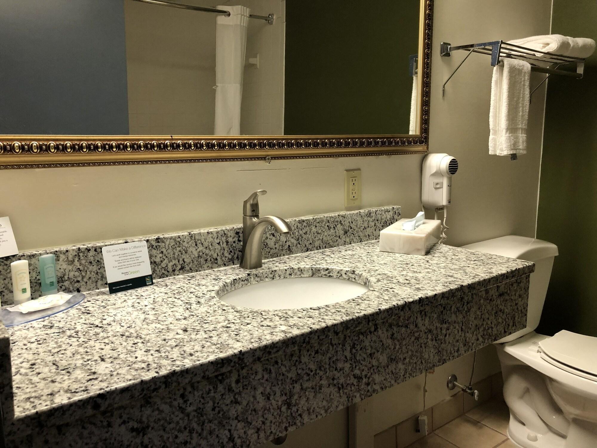 Quality Inn & Suites Kearneysville - Martinsburg Εξωτερικό φωτογραφία