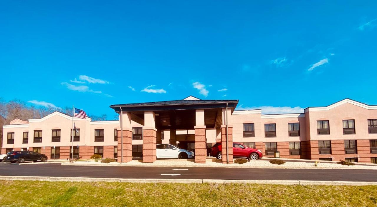 Quality Inn & Suites Kearneysville - Martinsburg Εξωτερικό φωτογραφία